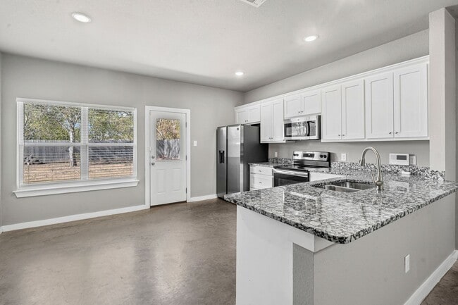 Building Photo - Amazing in Alvarado