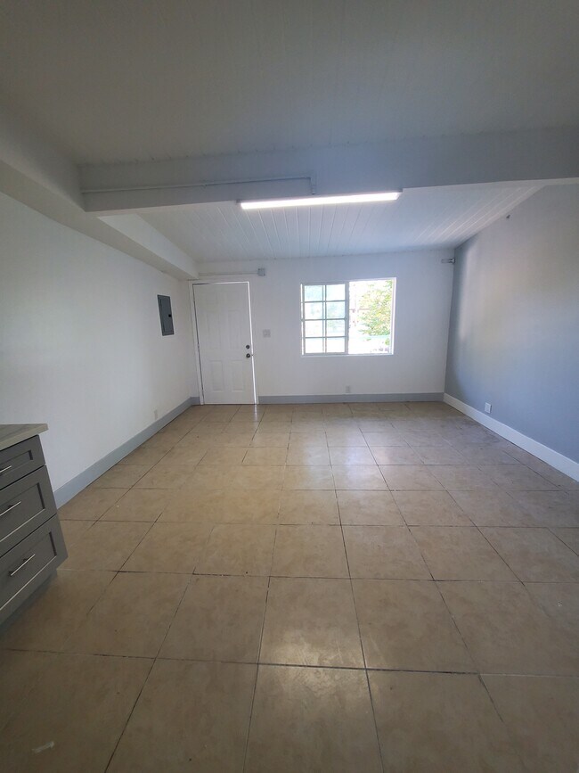 Living Room - 679 E Port Hueneme Rd