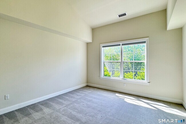Building Photo - 25 Brentwood Cir