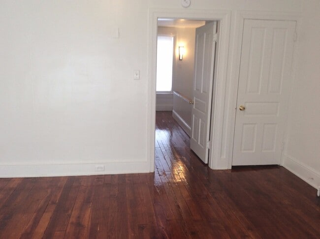 Building Photo - 3 bedroom apartment in York City SD