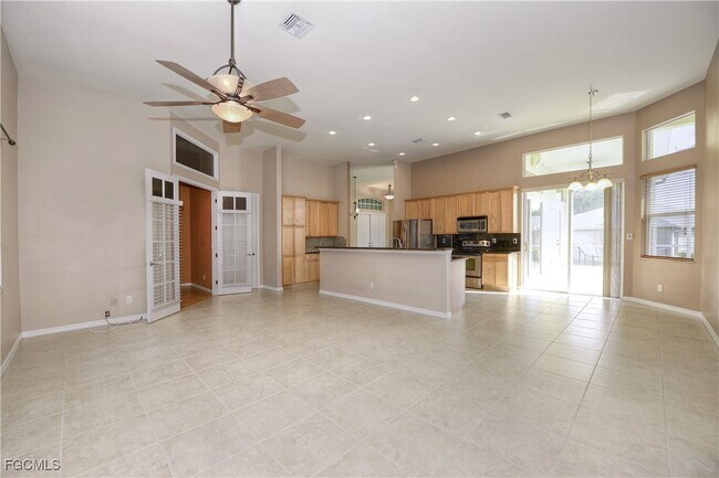 Building Photo - 522 SE 13th St