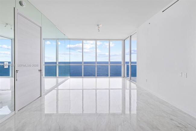 Building Photo - 100 South Pointe Dr