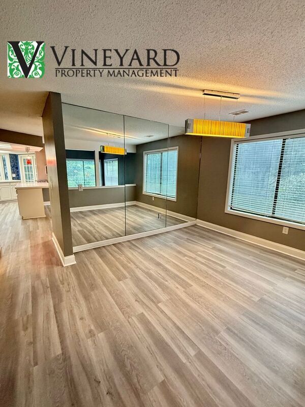 Building Photo - 1510 Oak Creek Dr