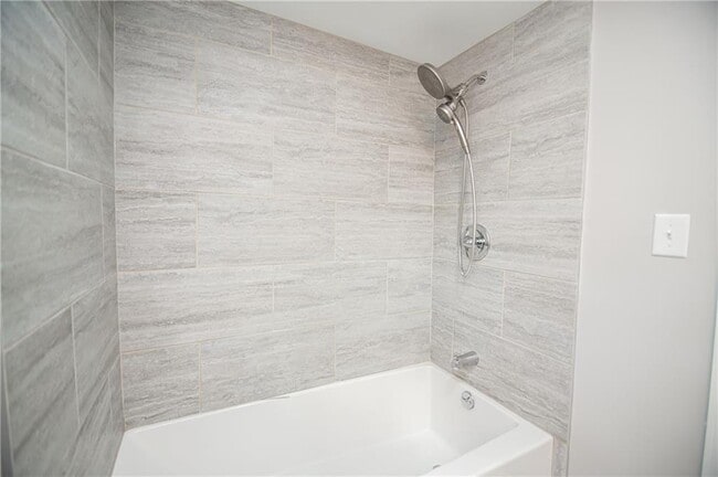 Building Photo - 537 Trabert Ave NW