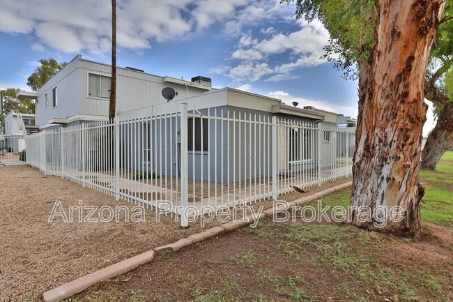 Building Photo - 6653 N 27th Ave