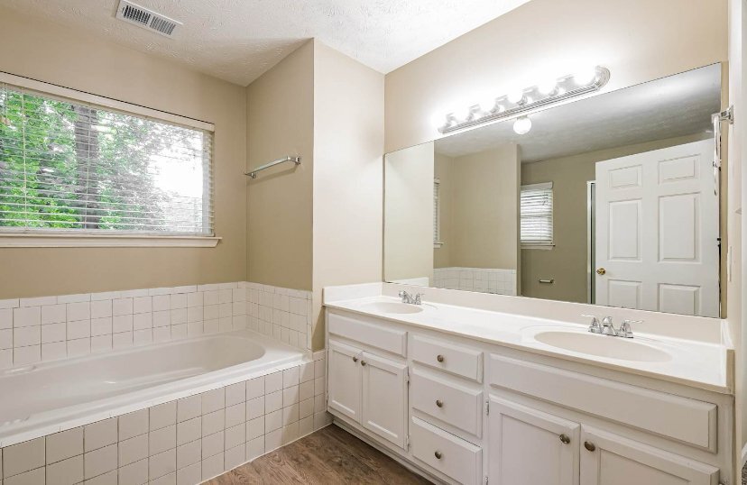Building Photo - 1570 Canberra Dr
