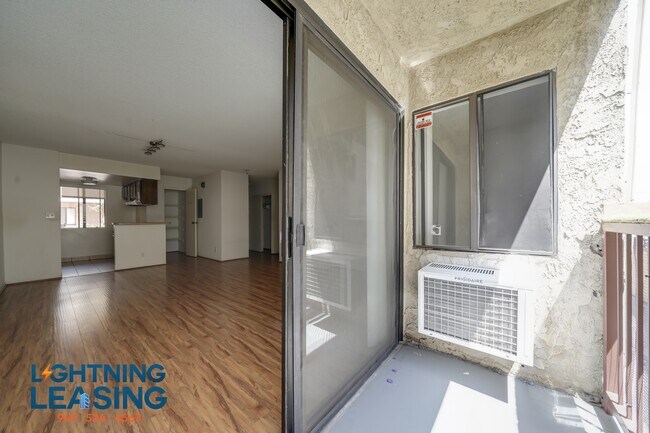Building Photo - 6827 Whitsett Ave