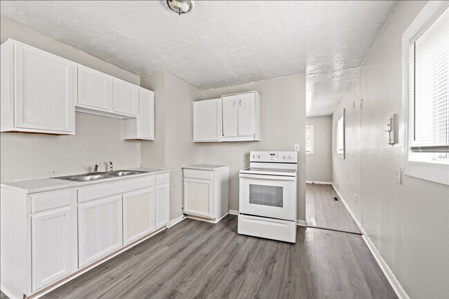 Building Photo - 1783-1783 Roosevelt Ave