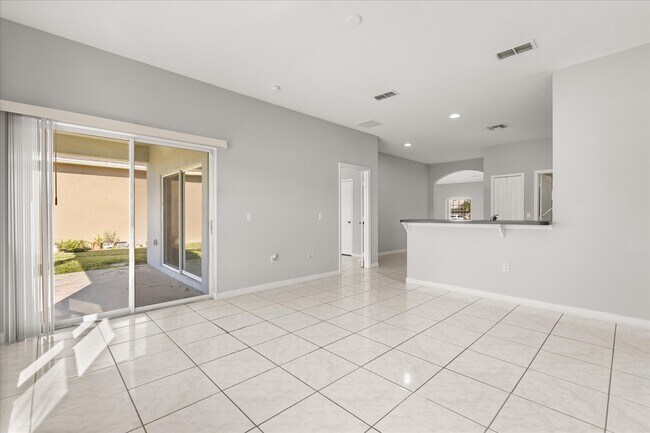 Building Photo - 1000 Vaquero Ln
