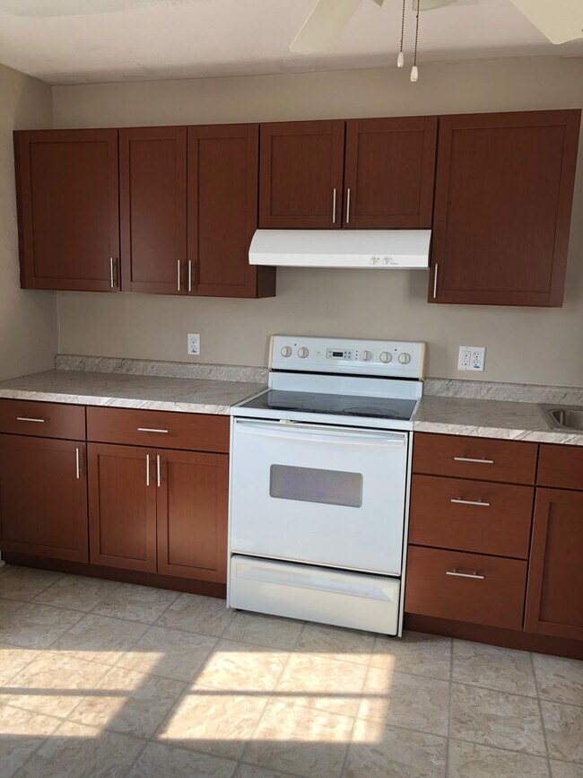 Kitchen - 1425 5th Ave