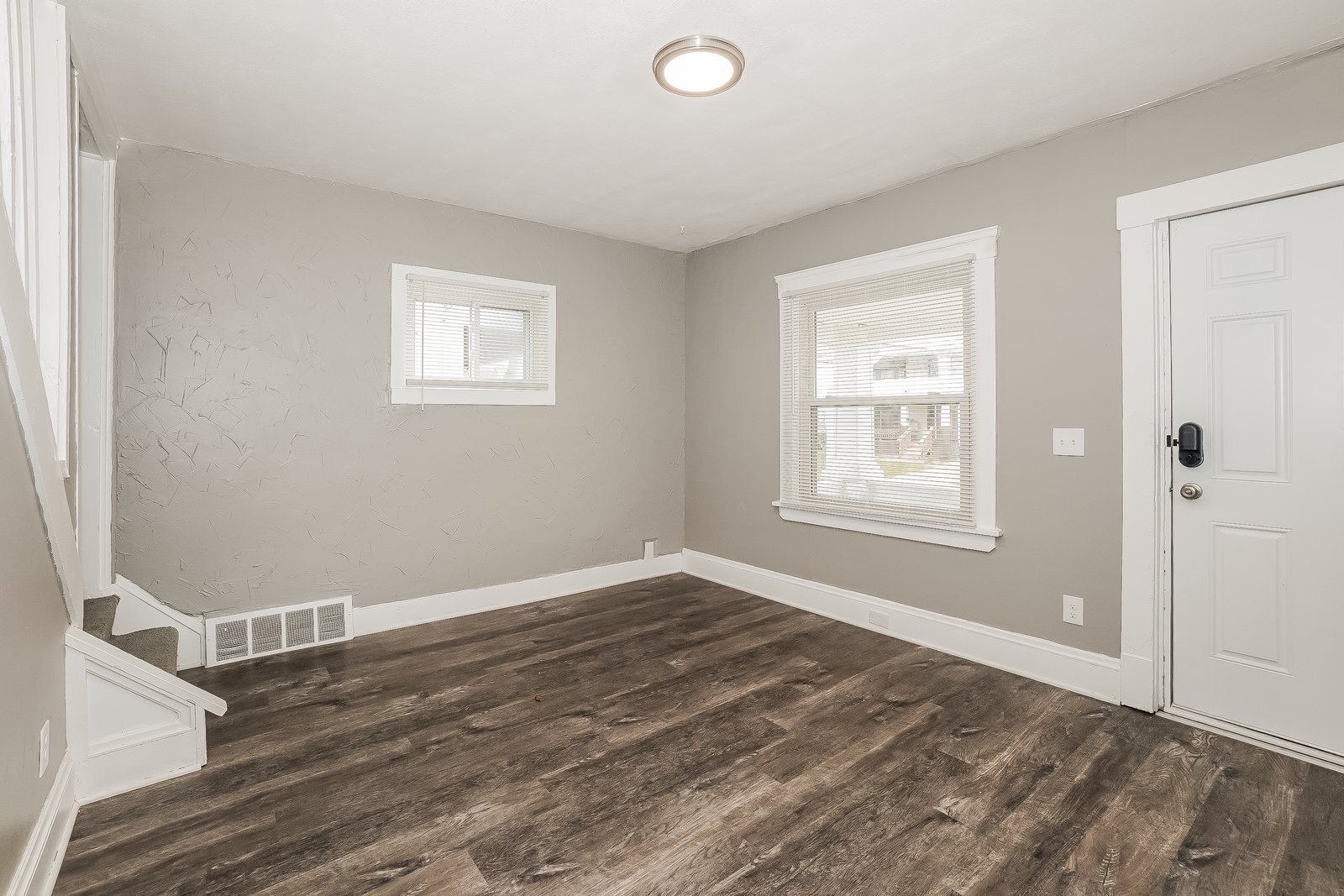 Building Photo - 4907 Gifford Ave