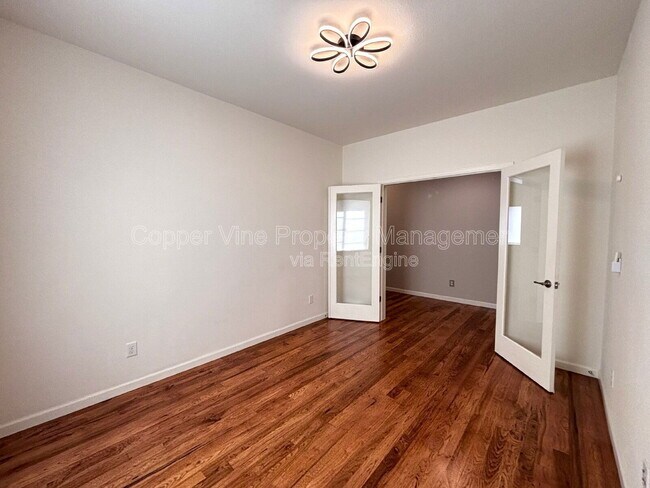 Building Photo - 900 Treece St