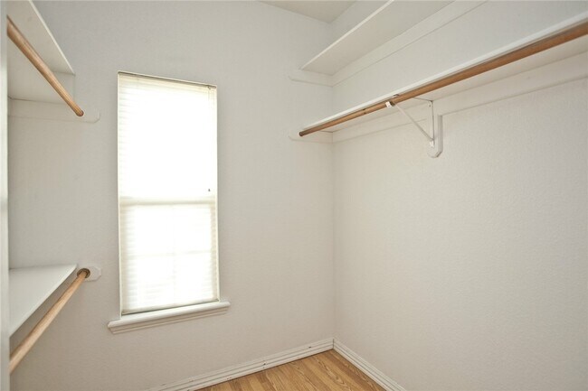 Building Photo - 310 Old Forge Dr