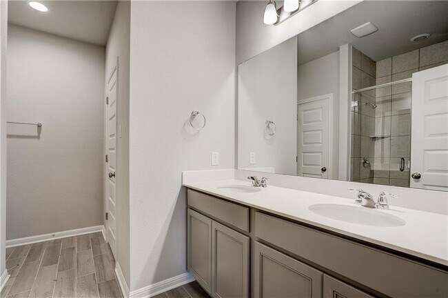 Building Photo - 309 Unforgiven Ln