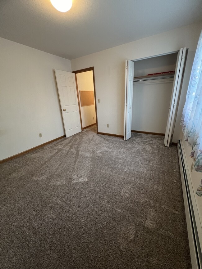 Building Photo - 201 W Geyser St