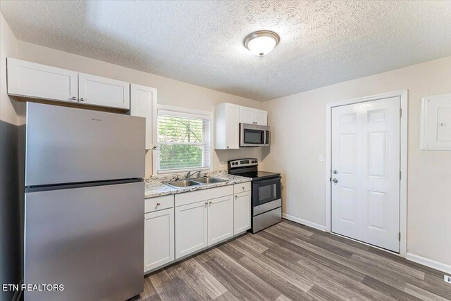 Building Photo - 158 Hamilton Cir