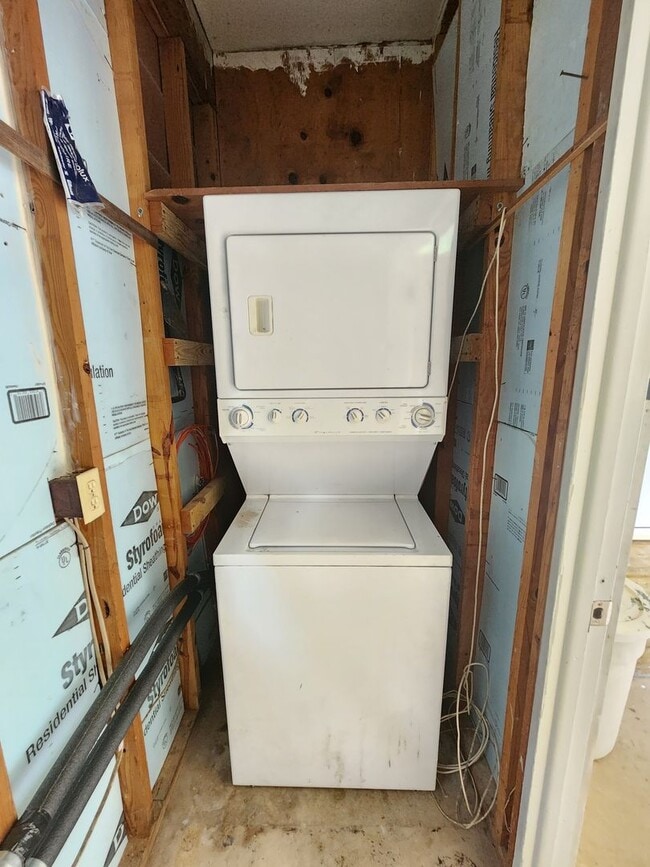 Building Photo - Great Location-Black Mountain Rental