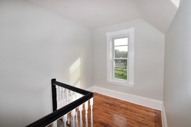Building Photo - 111 Holt St