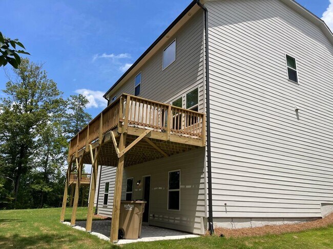 Building Photo - 632 Gilles Ln
