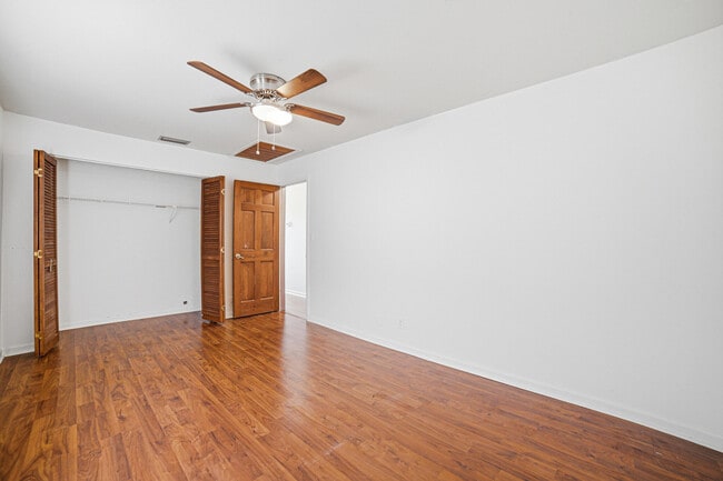 Building Photo - 2895 Via Del Lago