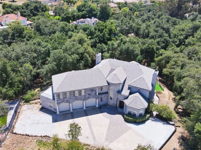 Building Photo - 1089 Village Dr