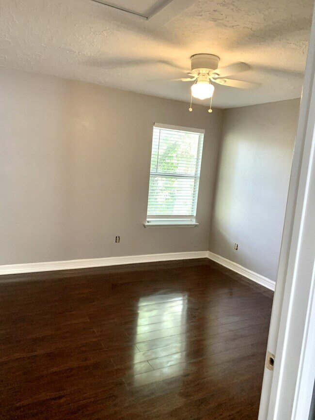 Building Photo - 106 Land Grant Ct