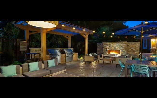 Building Photo - 1449 Main St