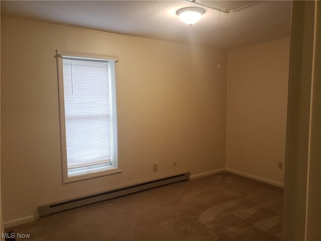 Building Photo - 13900 Kirtland St