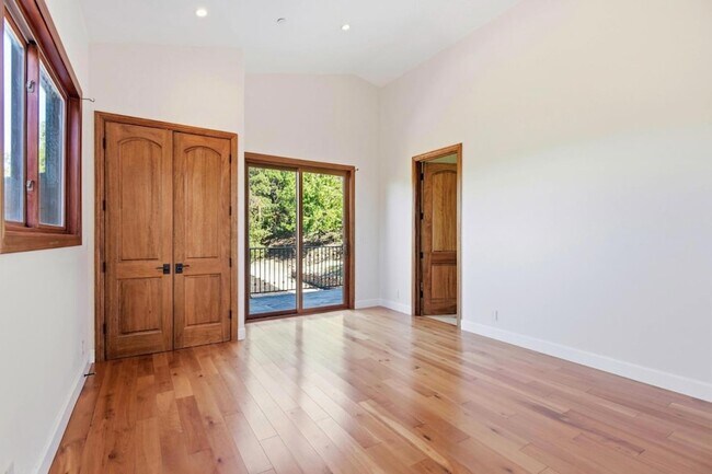 Building Photo - 3911 Pepper Tree Ct