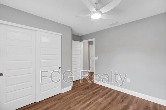 Building Photo - 6 Elm Loop