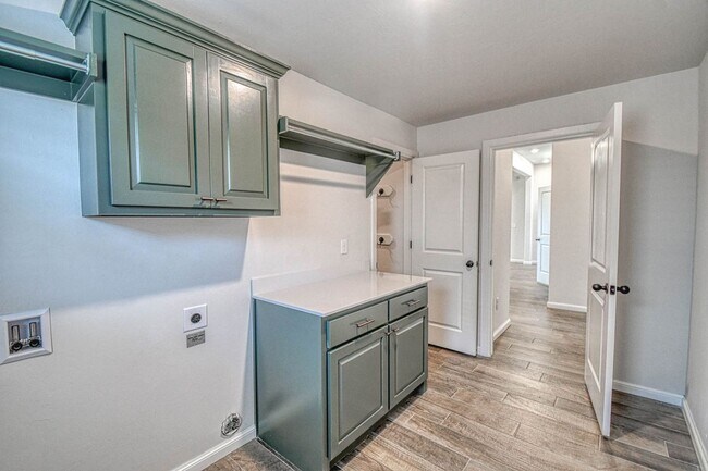 Building Photo - Beautiful Home in Summit Lakes!