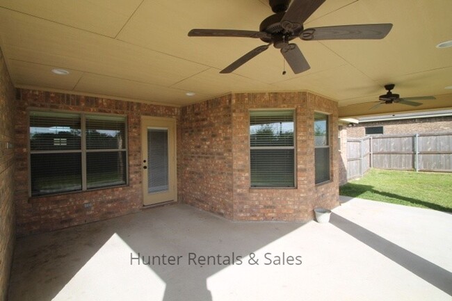 Building Photo - Amazing Four-Bedroom!