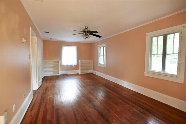Building Photo - 516 Daniels Ave
