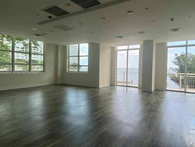 Building Photo - 2000 N Bayshore Dr