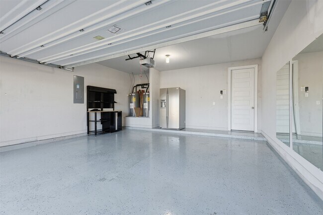 Building Photo - 2207 Silver Canyon Ln