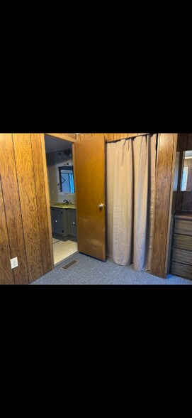 Building Photo - 655 Holbert Rd