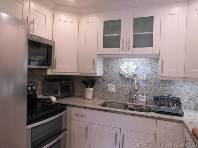Building Photo - 5780 Fernley Dr