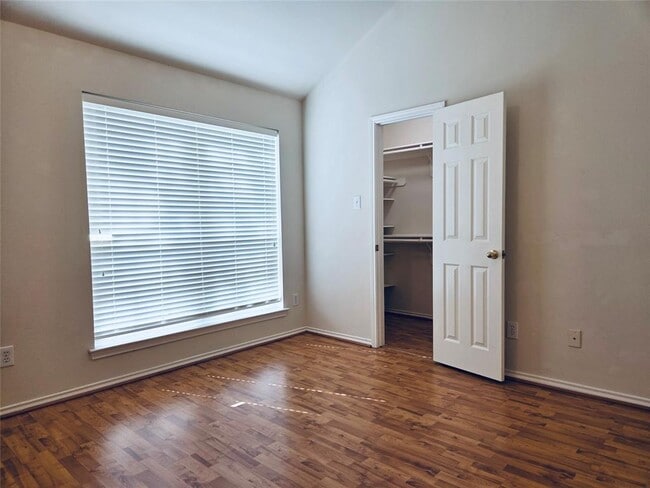 Building Photo - 3519 Chesapeake Ct