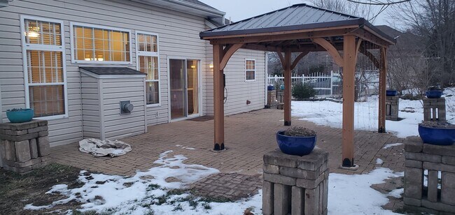 Building Photo - 3 bd, 2 ba house in SW Katy Lake Estates subdivision, fenced, w/d included, corner lot