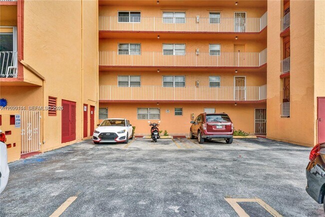 Building Photo - 6200 W Flagler St