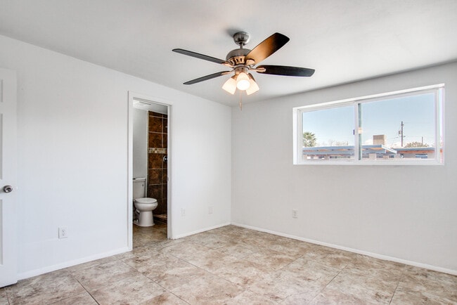 Building Photo - FOR RENT