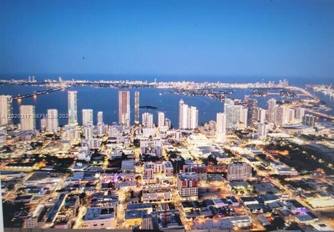 Building Photo - 2000 N Bayshore Dr
