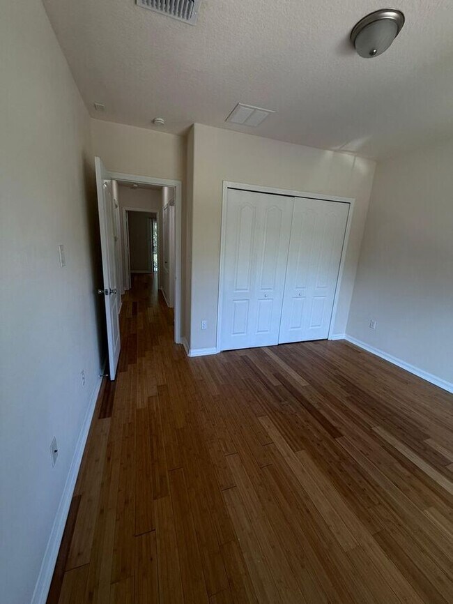 Building Photo - Beautifully Updated 3-Bedroom Townhouse in Kissimmee – Gated Community with Pool