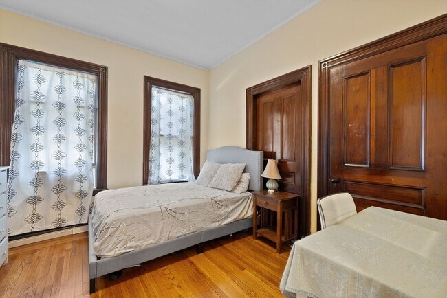 Building Photo - 20 Mellen St