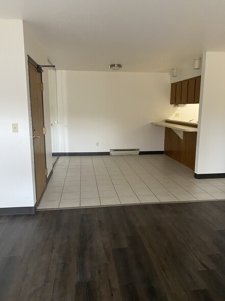 Dining Area - 204 Ski Ct