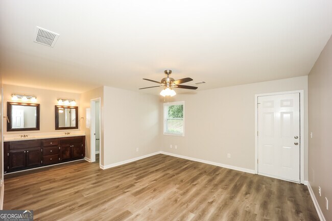 Building Photo - 1815 Quailwood Dr