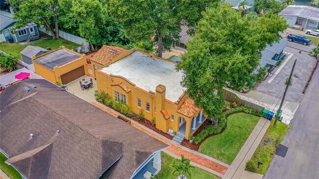 Building Photo - 220 W Minnehaha St