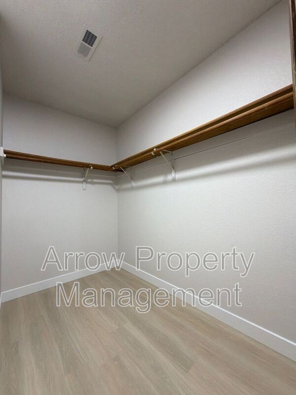 Building Photo - 2384 N 44th St