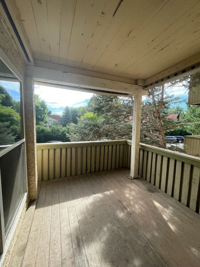 Building Photo - Cozy 2B/1.5B Quiet Boulder Unit - 1ST MONTH FREE