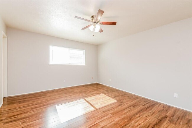 Building Photo - 1840 Paxton Dr